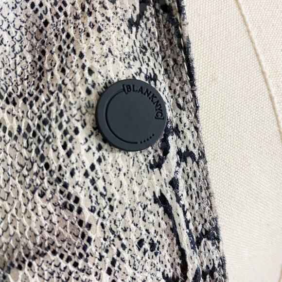 NWT BlankNYC Gray Snake Print Jacket Women's Sz Medium Snap Up Boxy Fit Pockets - Picture 7 of 10